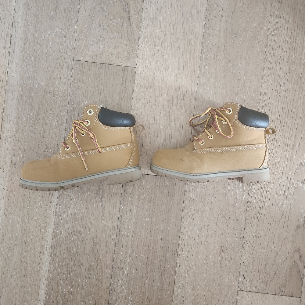 UNBRANDED | Timberland-style boot